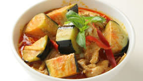 Hot Thai Curry with Chicken / Kaeng Phed Kai　¥1,680