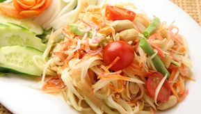 Spicy Papaya Salad / Som Tum　¥1,650