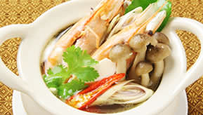 Clear Tom Yum Kung Soup with Prawn / Tom Yam Kung Nam Sai（M）￥2,500　（L）￥3,500