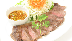 牛肉の炭火焼き風/Grilled Beef　￥1,540